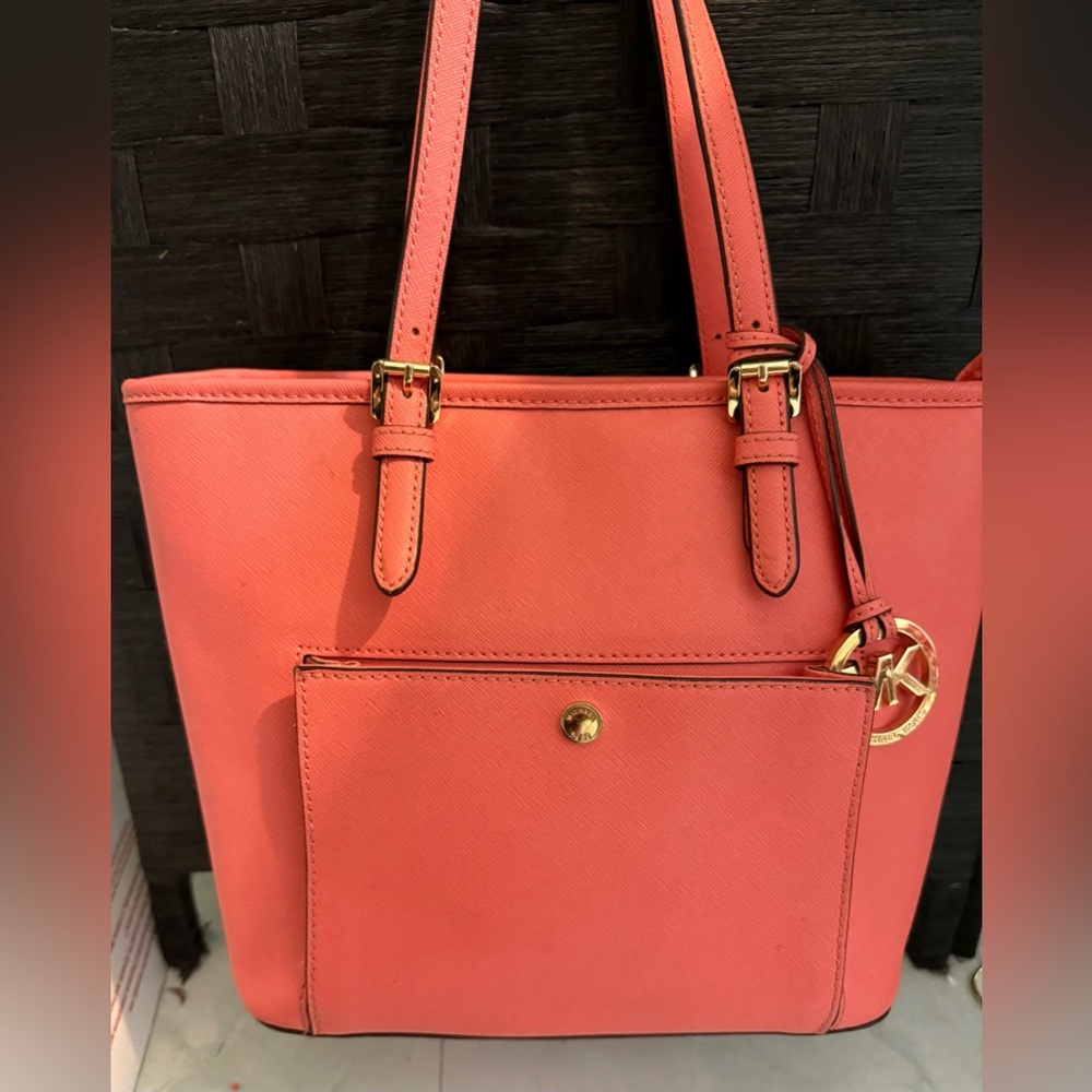 Michael Michael Kors Jet Set Coral Medium Tote EUC